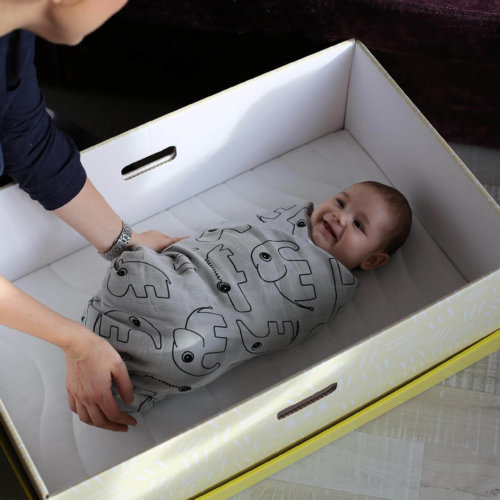 Portable baby crib