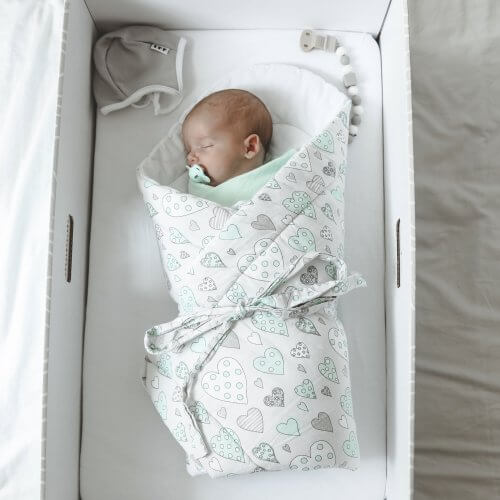 Novorodenec v zavinovačke - Slovak Baby Box